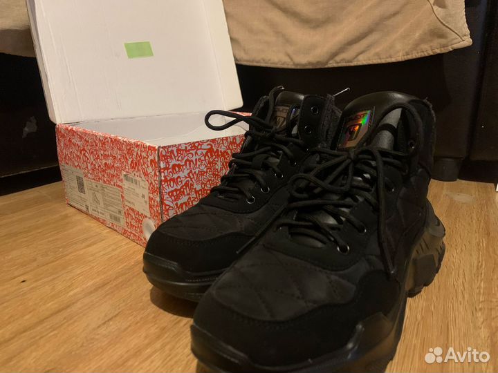 Новые кроссовки 40-вой размер