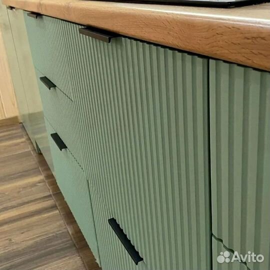 Прямой кухонный гарнитур современный