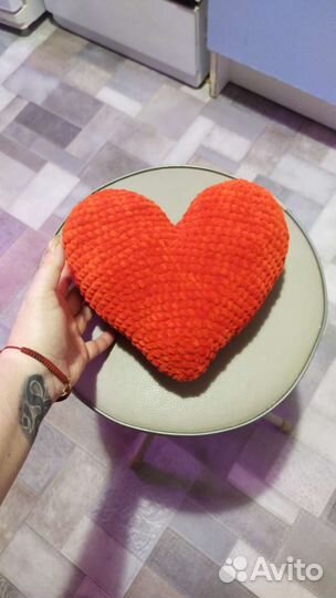 Вязаные игрушки и подушки