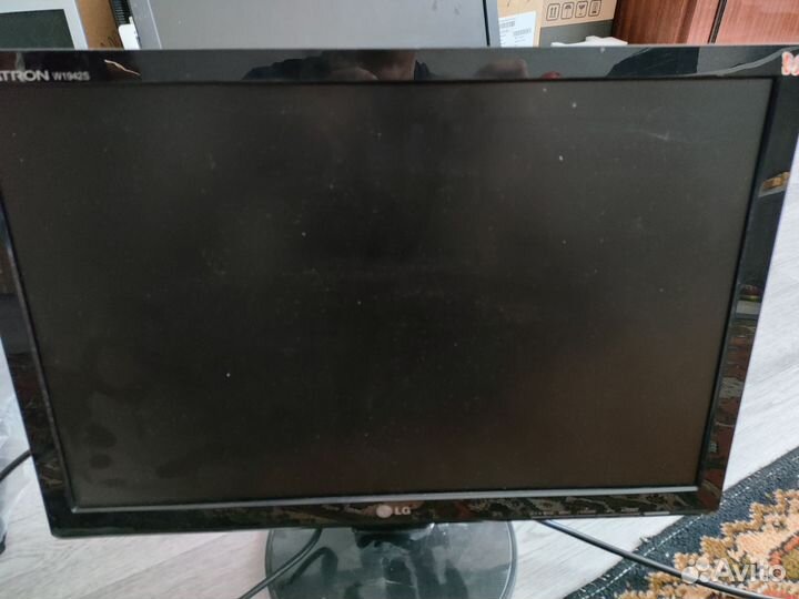 Монитор LG 19 широкоформатный