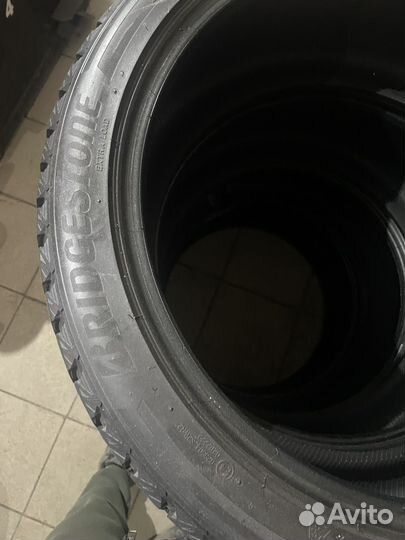 Bridgestone Blizzak DM-V3 275/40 R22 107T