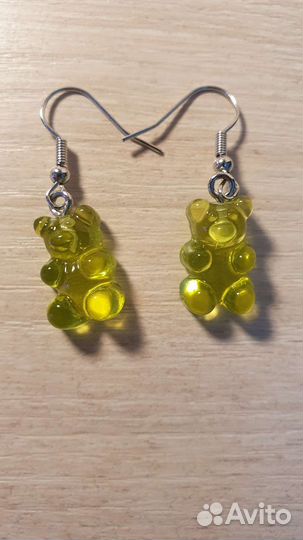 Новые серьги для девочек и девушек на 8 Марта