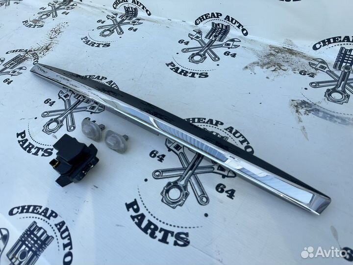 Молдинг крышки багажника Hyundai Solaris 1