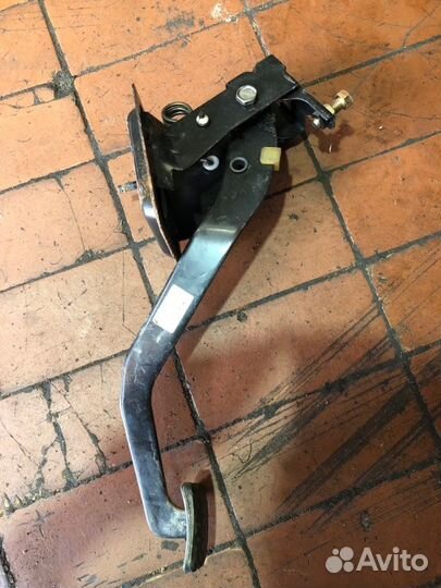 Педаль сцепления Hyundai Sonata седан G4GC