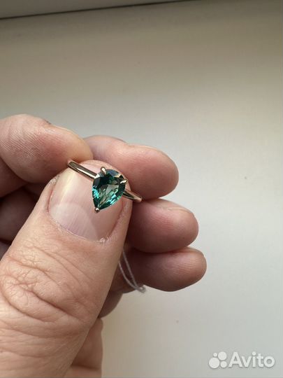 Золотое кольцо с зеленым кварцем