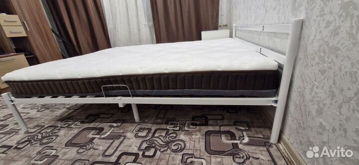 Продам кровать железную с матрасом