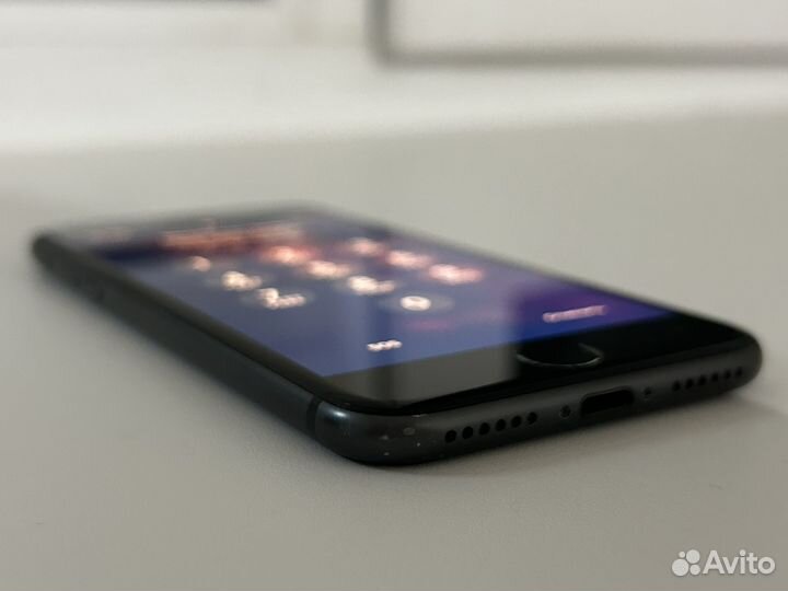 iPhone 8, 64 ГБ