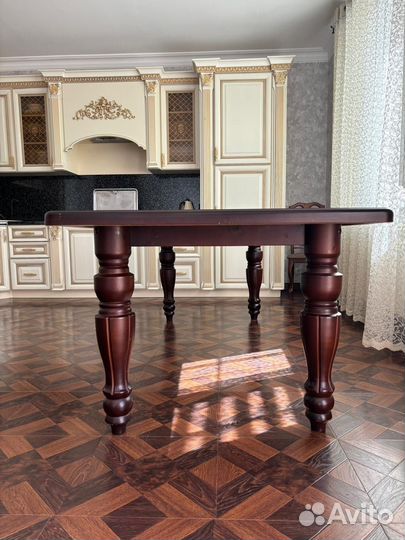 Кухонный стол