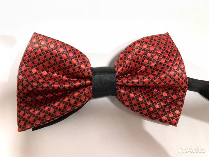 Бабочки-галстуки красных цветов