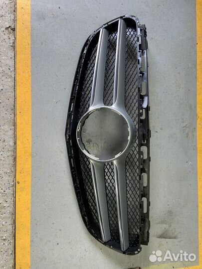 Решетка радиатора Mercedes w212 рестайлинг