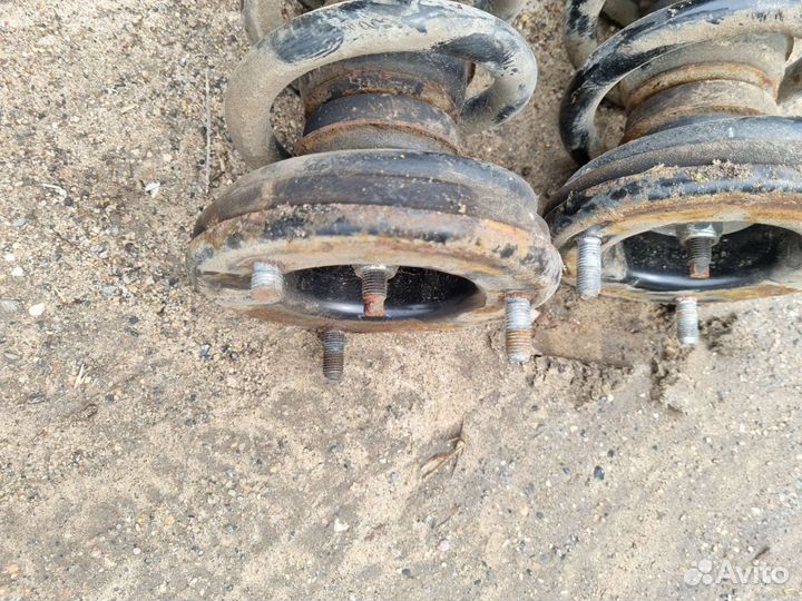 Передние стойки митсубиси паджеро 4