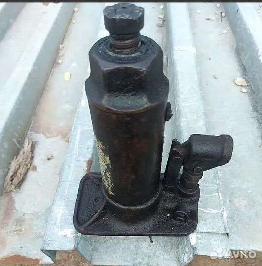 Домкрат гидравлический бу 5тн