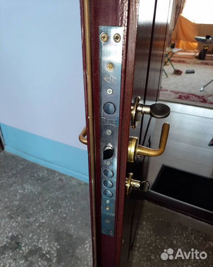 Вскрытие замков двери, установка и замена замков