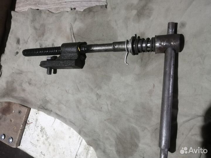 Червячный вал с гайкой и губками