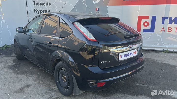 Крышка зеркала внутренняя правая Ford Focus 2 1376076