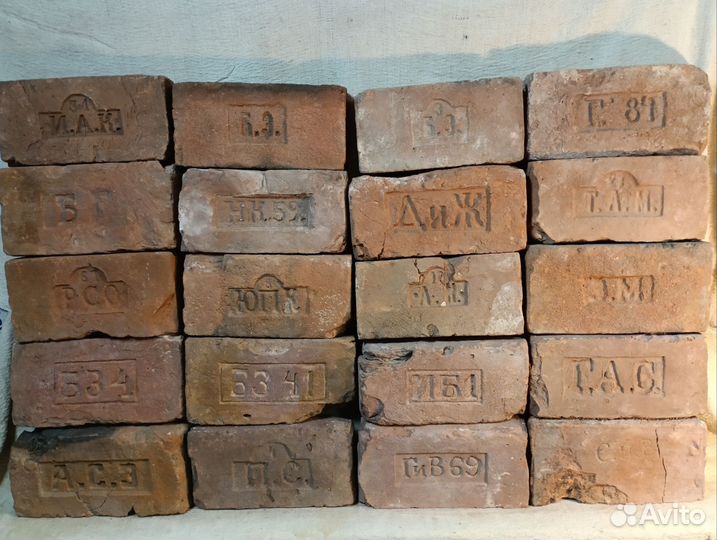 Кирпич с клеймом