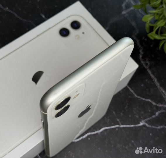iPhone 11, 64 ГБ