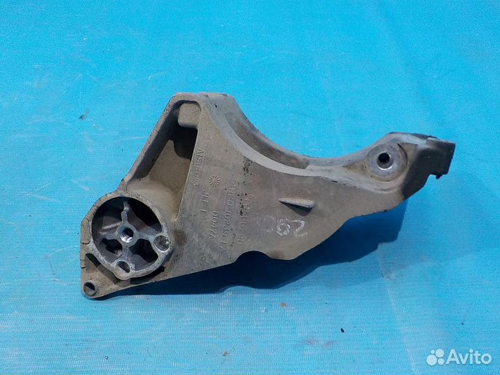 Кронштейн генератора land rover Discovery 3 2004-2