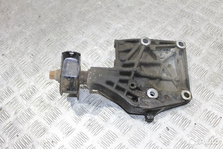Кронштейн компрессора кондиционера Honda Civic 6