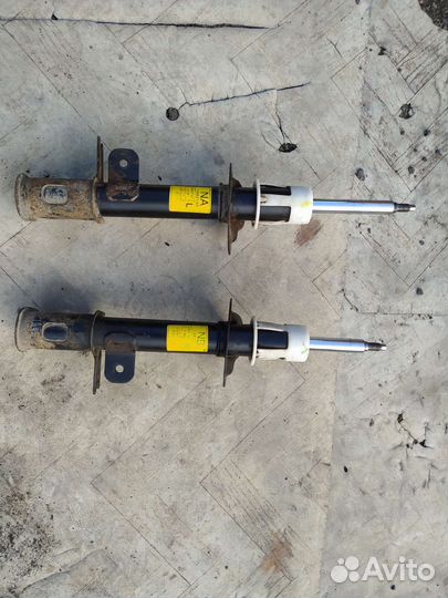Задняя левая стойка амортизатора Шевроле Лачетти