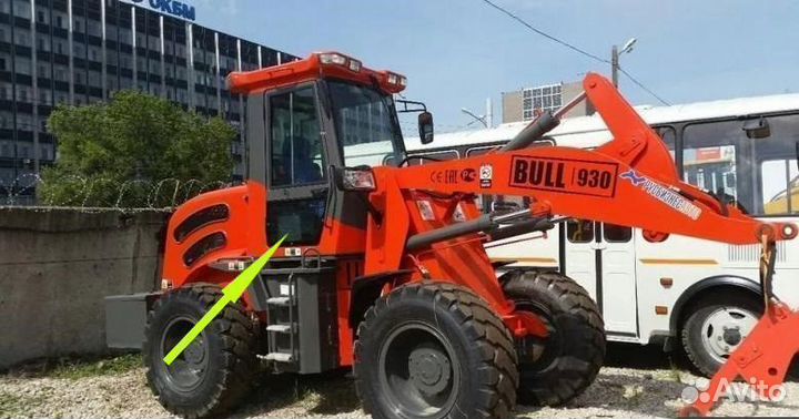 Стекло дверное правое нижнее погрузчик Bull 930