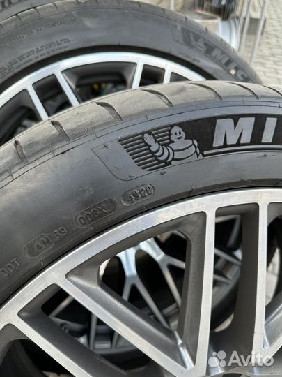 Michelin Pilot Sport 4 S 285/40 R23 и 325/35 R23 Y