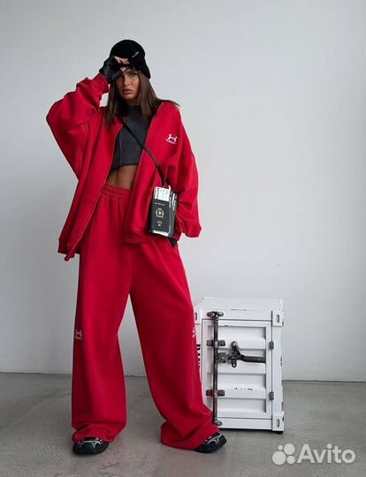 Костюм balenciaga under красный