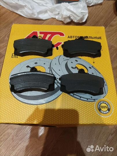 Б/У Тормозные диски передние 14R + колодки