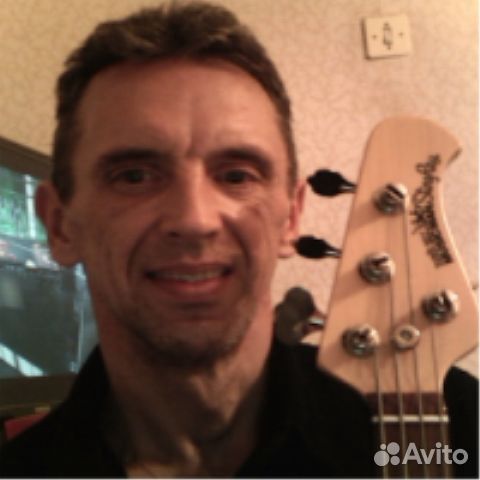 Бас гитара,вокал,DJ