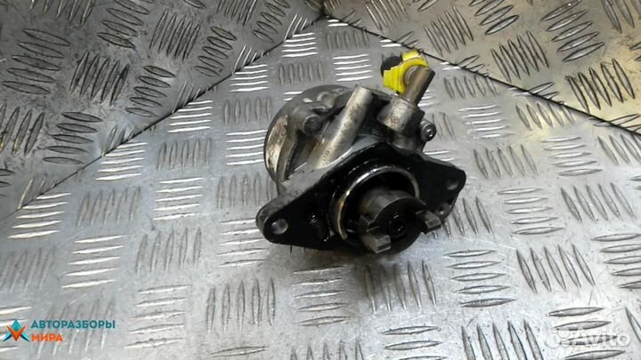 Насос вакуумный Opel Corsa D 2008 55268136