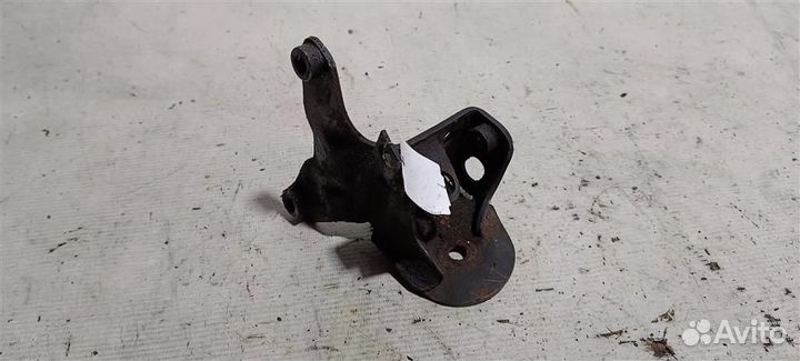 Кронштейн двс передний volkswagen Passat B3