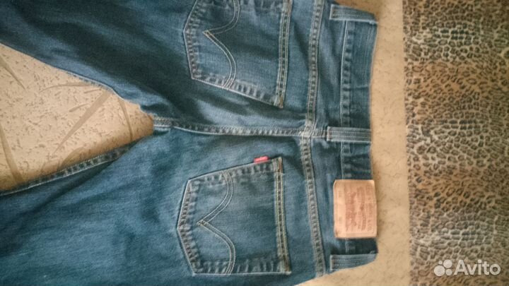 Джинсы levis