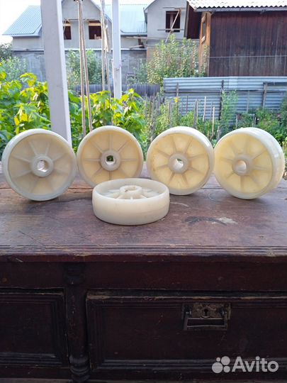 Колеса пластмассовые новые