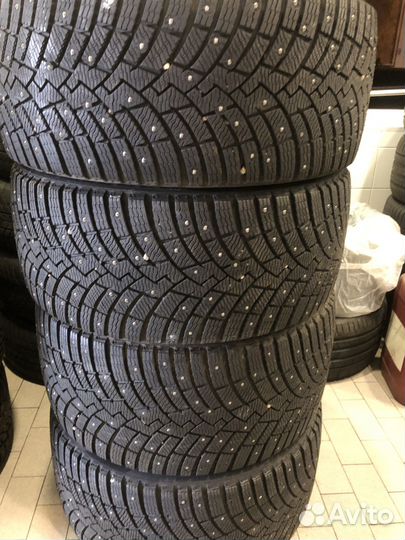 Pirelli Scorpion Ice Zero 2 275/40 R21 и 315/35 R21 107T