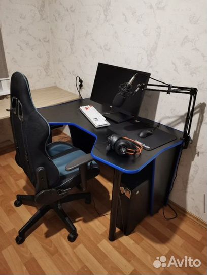 Геймерский новый компьютерный стол
