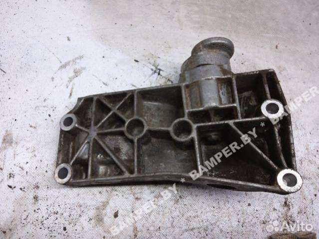 Кронштейн генератора Volkswagen Golf 030145169H