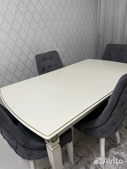 Обеденный стол