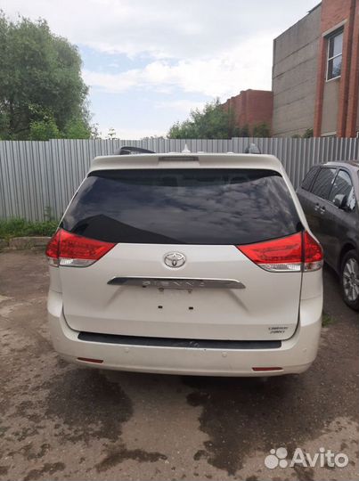 Toyota Sienna 2016 г на запчасти