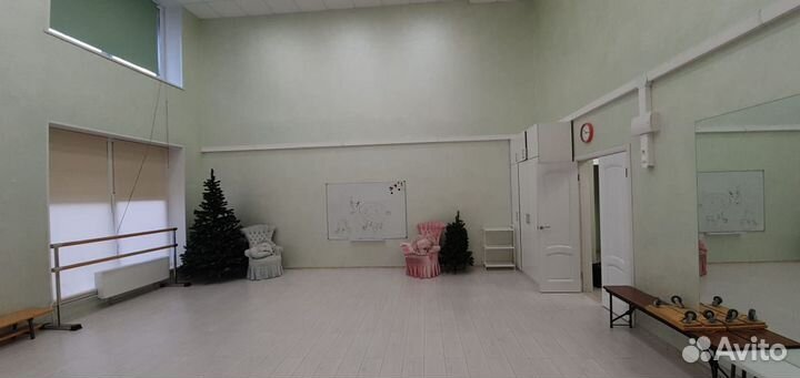 Зал класс для танцев, йоги, единоборств, тренингов