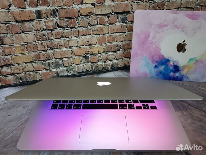 Apple MacBook Pro 15 Core i7/16озу/SSD Как Новый