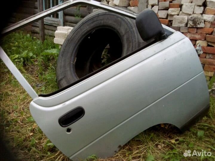 Двери на tayota Lite айс, многое другое