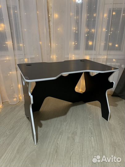 Компьютерный стол игровой