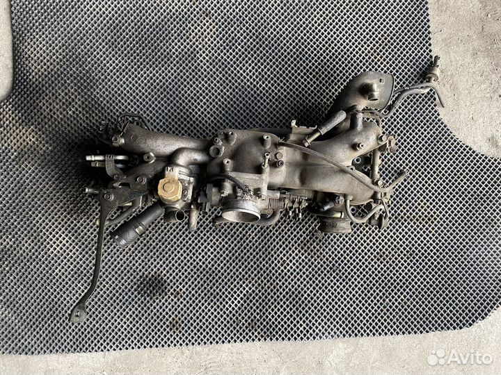 Впускной коллектор в сборе ej20G