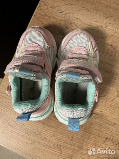 Кроссовки легкие 24 размер
