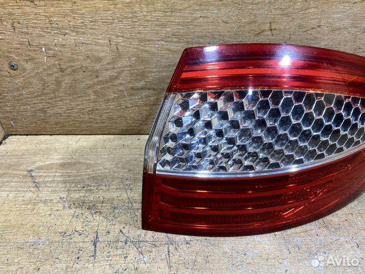 Фонарь правый Ford Mondeo 4 универсал Арт. 111317