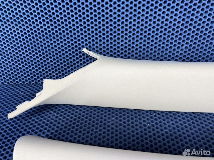 Обшивка стойки накладка передней стойки Touareg GP