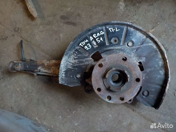 Кулак поворотный передний левый Volkswagen Touareg