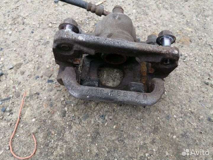 Суппорт задний правый Nissan Serena C25 MR20