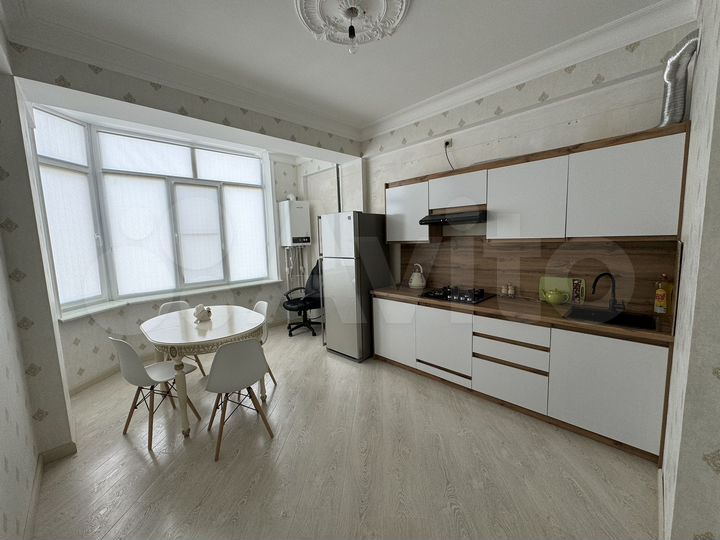 2-к. квартира, 84 м², 8/10 эт.