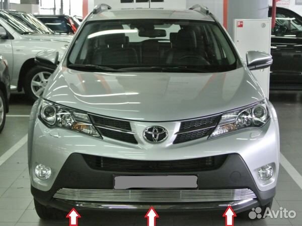 Решетка в бампер Toyota Rav 4 (XA40) 2012-2015
